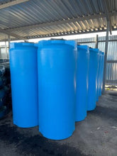 Indlæs billede til gallerivisning 1000 liter drikkevandstank sort vertikal - L82cmxB82xmxH195cm - normalt lagervare
